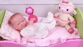 Play Dolls sets up bedroom for new baby !