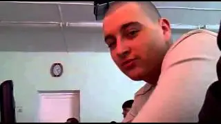 Лысый шалит