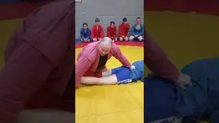 Техника самбо. Выход на ущемление ахилового сухожилия с переворотом противника через ногу.