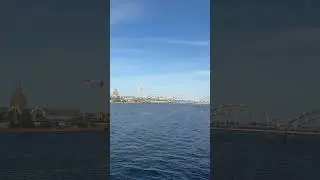 Поезд прибывает и уходит