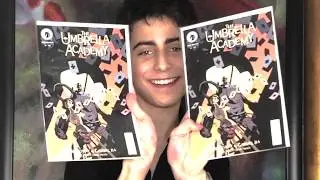 Aidan Gallagher's Unboxing Dark Horse Comics Giftbox for Umbrella Academy!