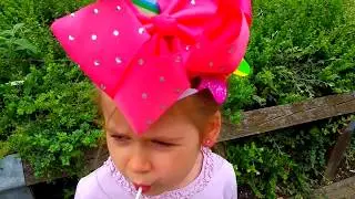 ПРОКАЛЫВАЕМ ушки но Что-то пошло не так,  ОЧЕНЬ БОЛЬНО Соня плачет. VLOG