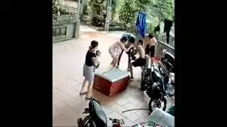 ULAR MEMANGSA MANUSIA !!!