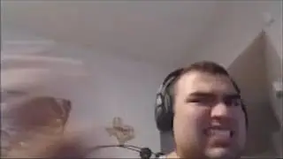 Streamer opens his feet pics folder and the chat keeps saying they looked like little girls.