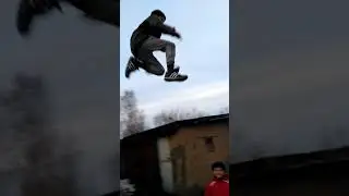 Прыжок с гаража в снег