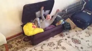 Человечек в чемодане
