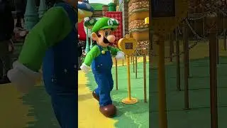 Mario & Luigi arrive at Super Nintendo World! 🤩 