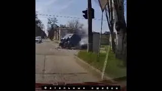 В Бердянске байкер с пассажиром жестко влетели в микроавтобус