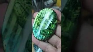 Лабрадорит с росписью