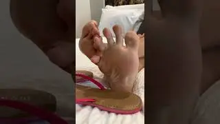 Geeky hottie gets rid of her lovely flip-flops and flaunts her sexy feet