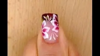 Ricostruzione con gel. french colorato con scaglie di madreperla+ micropittura fiore semplice