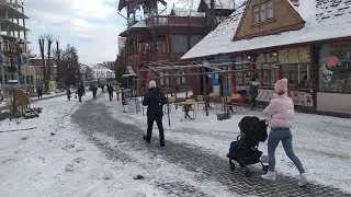 Трускавець 2022: сніг, з центру на бювет в Трускавці