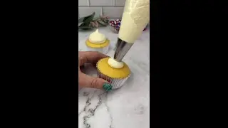 USA Flag Cupcake Decorating Idea