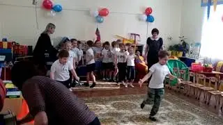 В этой папке 2 песни, посвященные папам, которые служили. Оч крутые