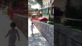 Ceylinle babası aquaparka gidiyor. Eğlenceli çocuk videosu