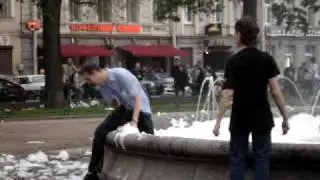 Россия: я горжусь (купание в фонтане, часть 2)