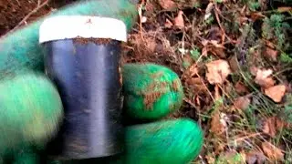 Поиск у дачи.Что может хранить такая баночка...