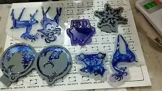 Процесс заливки ёлочных игрушек из эпоксидной смолы. В следующем видео будет demolding. #игрушки