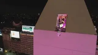 el momo grita anashe desde la punta del obelisco