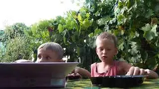 Как правильно есть конфеты