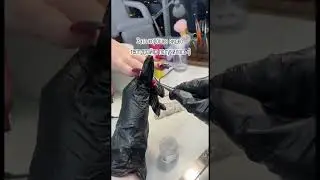 Я беру эластичную базу,акриловую пудру и смешиваю их. На этот замес креплю фигурки