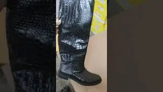 Сапоги трубы из натуральной кожи под крокодил черного цвета