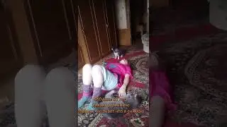 сняла бабушкину зарядку. бабушка не знала что снимаю)))