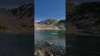 Купание в кристально чистой воде ледяного горного озера