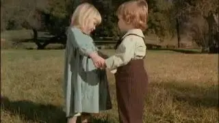 Bacio tra bimbi  