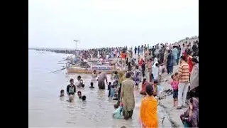 Al-manzar Jamshoro: Having Fun In The Rain With My Hostel Mates