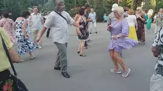 Харьков,танцы в парке;