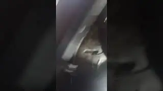 как открыть замок заднего сидения ваз