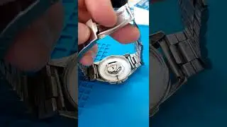 Еврейские часы с буквами вместо цифр – Adi
