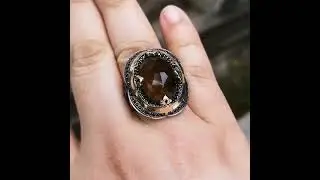 Серебряный большой мужской перстень 925 пробы с камнем султанит и микро камнями