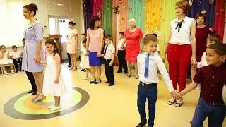 вход выпускников с работниками Д/С