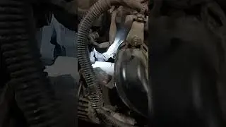 Проверка впускного коллектора с помощью дымогенератора.