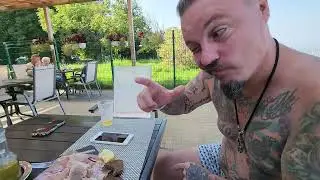 Сергей Симонов обозревает строганину в Калининграде