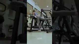 ВАЛЯ КАРНАВАЛ ЗАНИМАЕТСЯ В ТРЕНАЖЕРНОМ ЗАЛЕ
