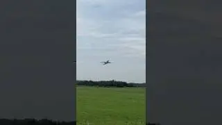 «Уралец» красиво взлетает из аэропорта Храброво (Калининград). Лето, 2023