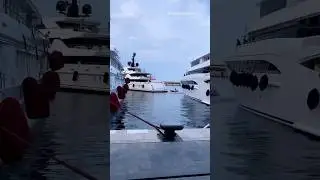 Perfect docking skills ⚓️ Superyacht Lemon Tree, formerly Cloud 9, coming in for a smooth landing