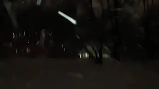 Снег идёт. И я иду.