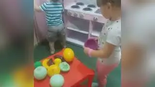 Играем в развлекательном центре...