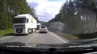 Авария. Фургон решил обогнать по обочине.