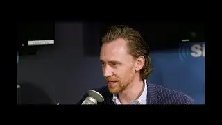 How does Tom Hiddleston read scripts for plays differently than those for film or television?