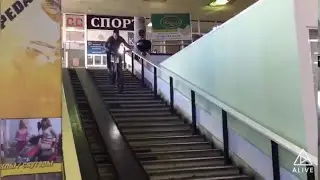 Заезд на лестницу на электровелосипеде LMX