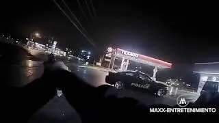 Imágenes de la cámara del cuerpo de la policía hieren fatalmente a hombre con su propia arma