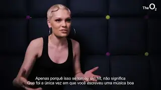 Jessie J @ Entrevista para os bastidores de sua turnê na "The O2 Arena"