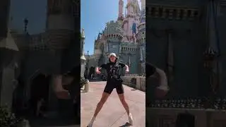 Encanto's "Surface Pressure" Dance @ Disney