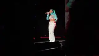 KAROL G -BICHOTA (EN VIVO)