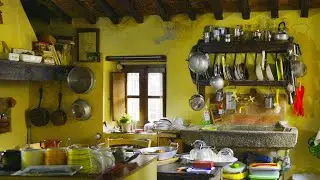 I LOST IT when I saw this Italian kitchen (ancient home tour)